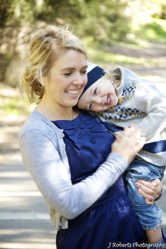 Mum and toddler cuddling - family portrait photography sydney